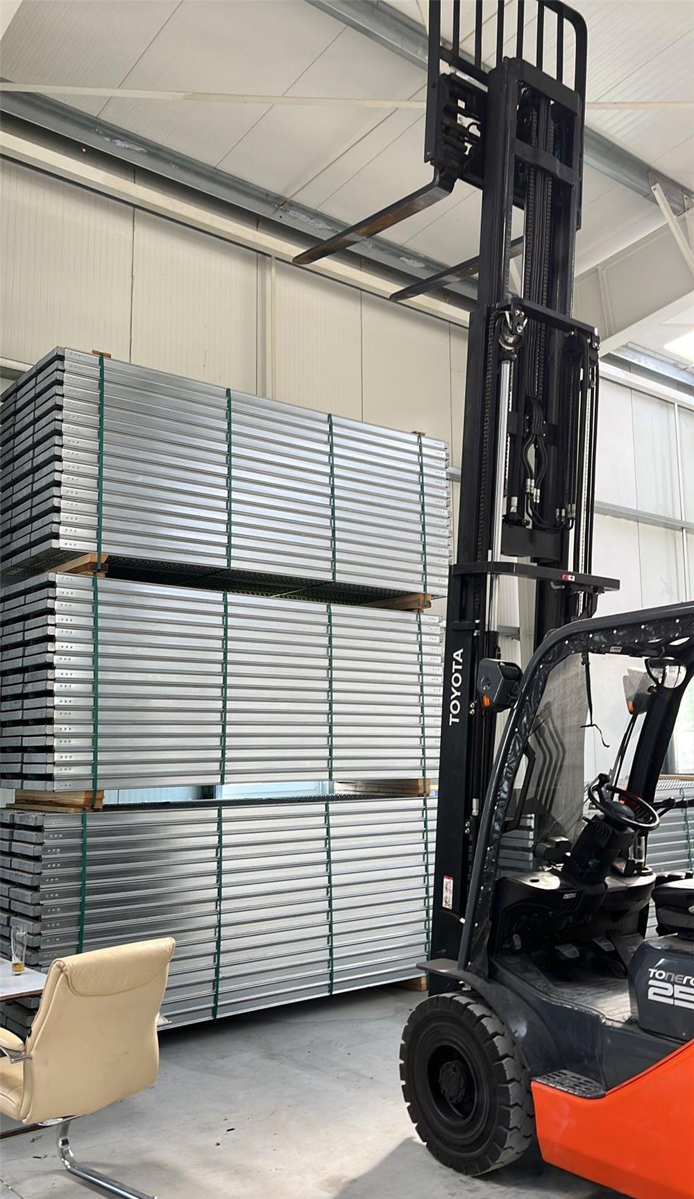 Schela otel galvanizat pentru fatade tip Plettac,Pret de producator.Marfa in depozit Bucuresti
