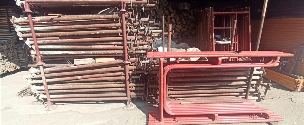 schiela 2-4 metri,6 metri,popi metalici inchiriez