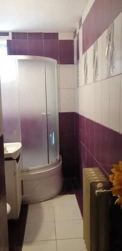 Schimb, apartament 2 camere 52 mp util, parter inalt din caramida, Cantemir, scoala, statuie.