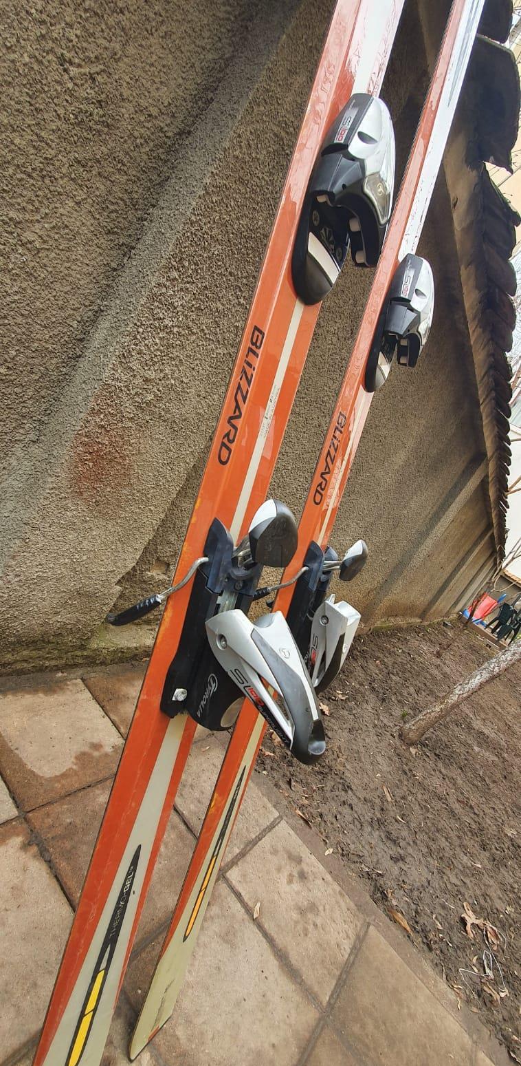 Schiuri Blizzard 190 cm cu legaturi Tyrolia S100 superlight impecabile