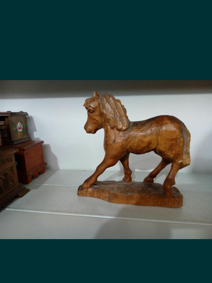 Sculptura / decoratiune / jucarie cal din lemn.