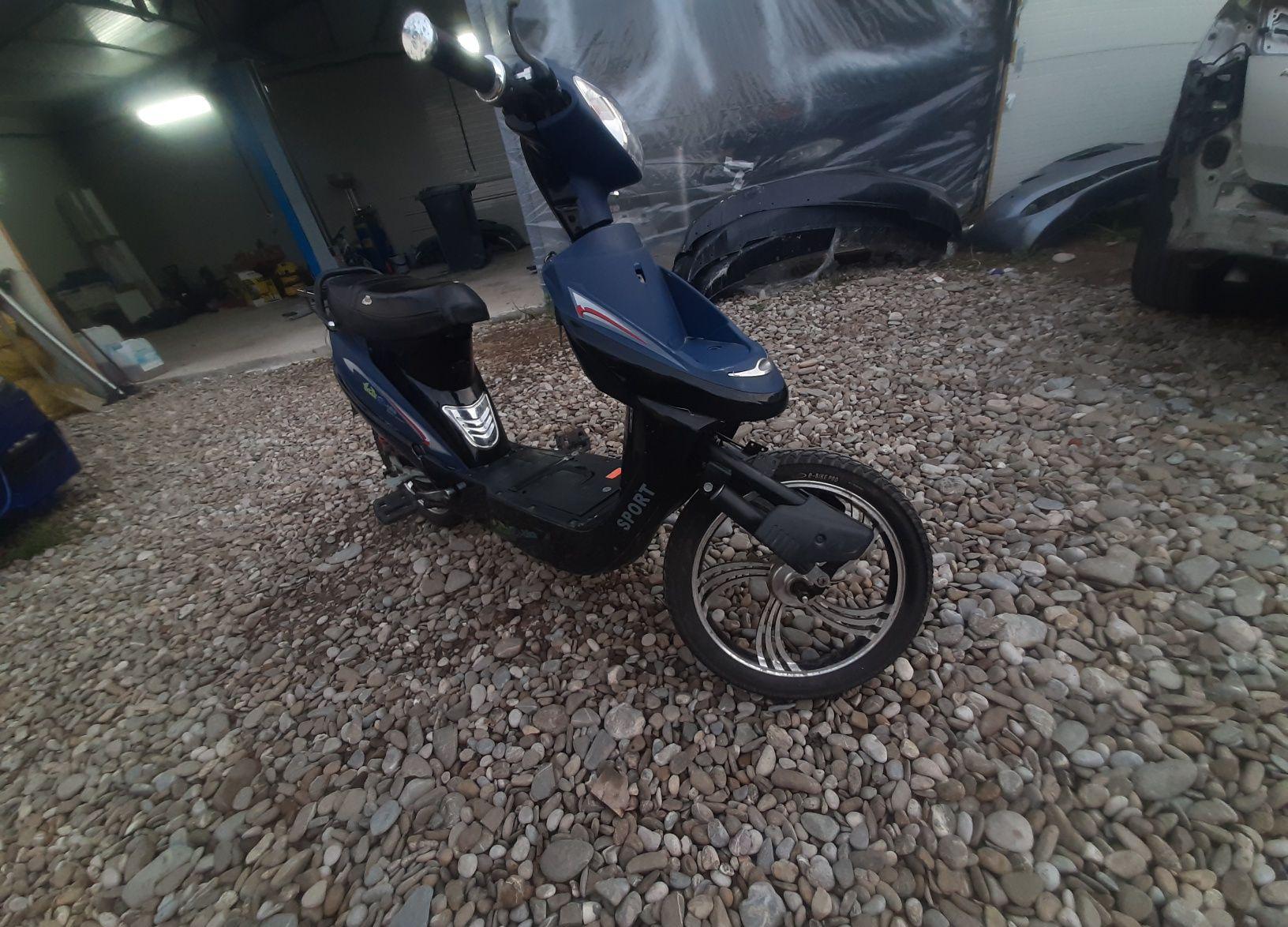 Scuter electric GreenBike - fara permis - motor 0.25kw - cu pedale