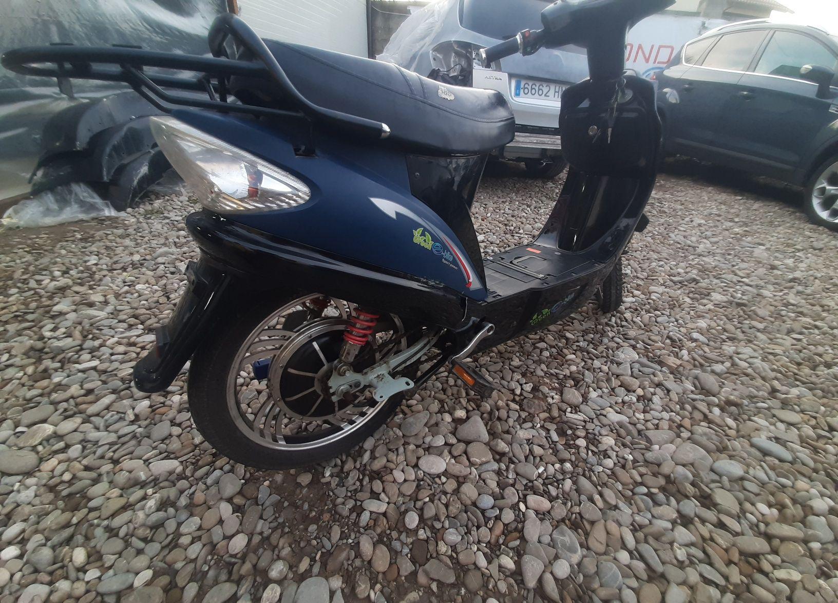 Scuter electric GreenBike - fara permis - motor 0.25kw - cu pedale