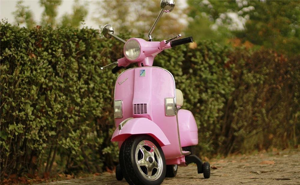 Scuter electric pentru copii Piaggio PX150 PREMIUM