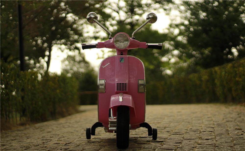 Scuter electric pentru copii Piaggio PX150 PREMIUM