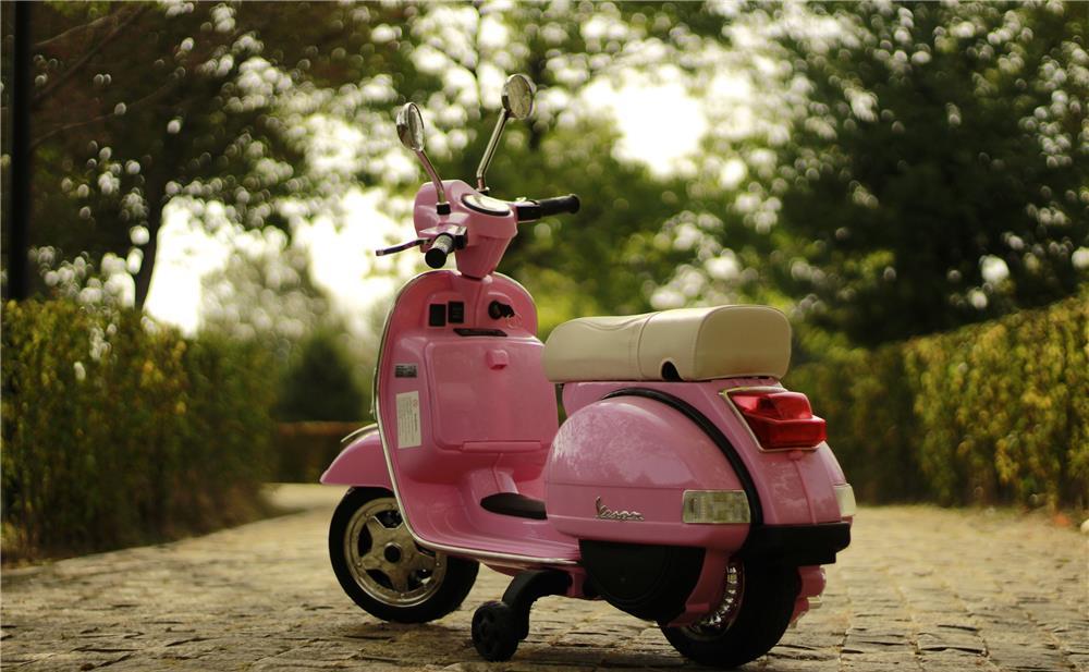 Scuter electric pentru copii Piaggio PX150 PREMIUM