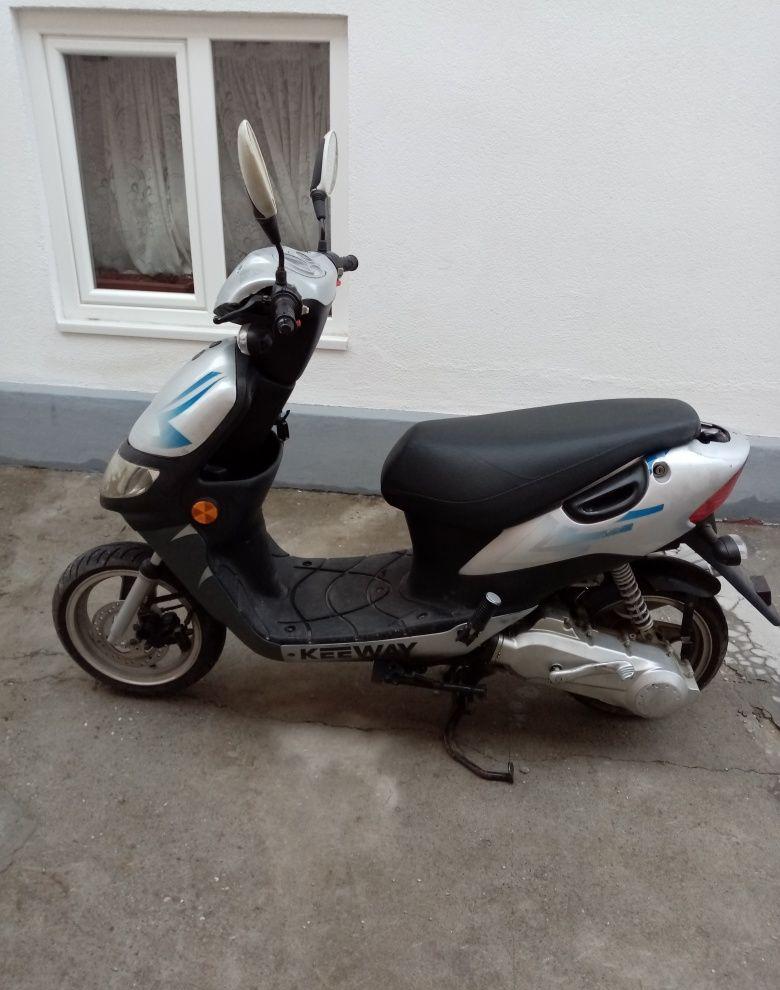 SCUTER KEEWAY Capacitate cilindrica 49 cm cub