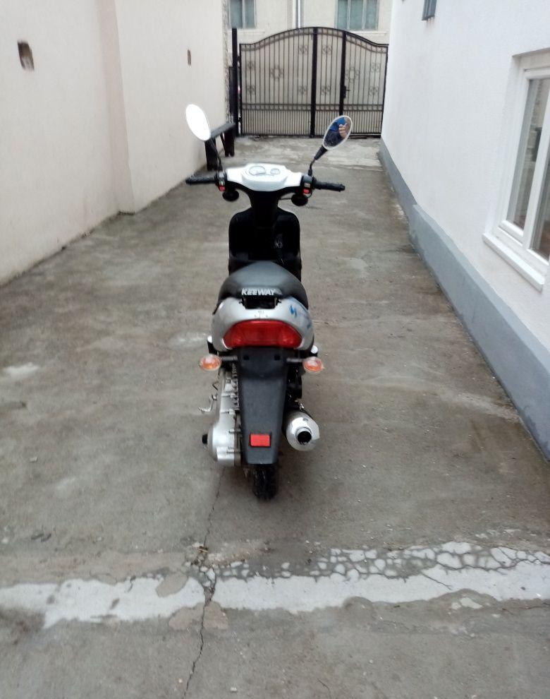 SCUTER KEEWAY Capacitate cilindrica 49 cm cub