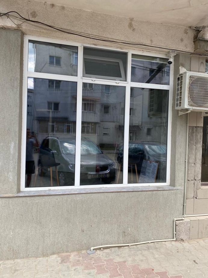 SE INCHIRIAZA!!! Spatiu comercial in zona scolii 8
