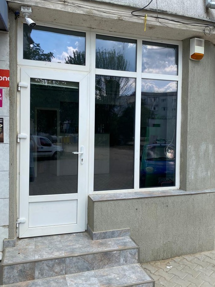 SE INCHIRIAZA!!! Spatiu comercial in zona scolii 8