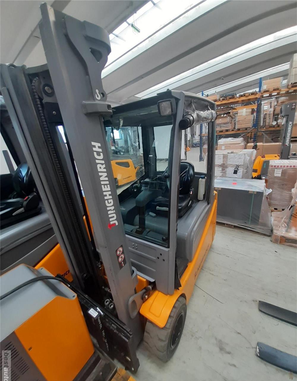 SECOND HAND Jungheinrich EFG 220 stivuitor electric, capacitate 2000 kg, inaltime ridicare 3300 mm