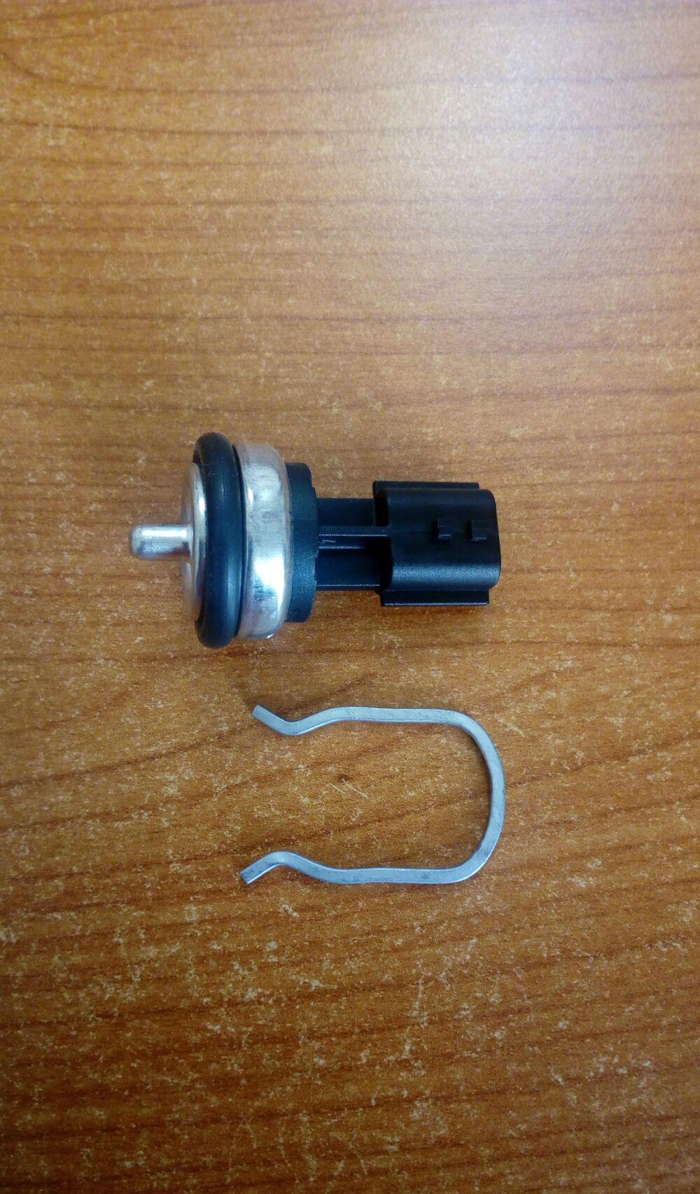 Senzor temperatura lichid racire Renault / Dacia marca FACET
