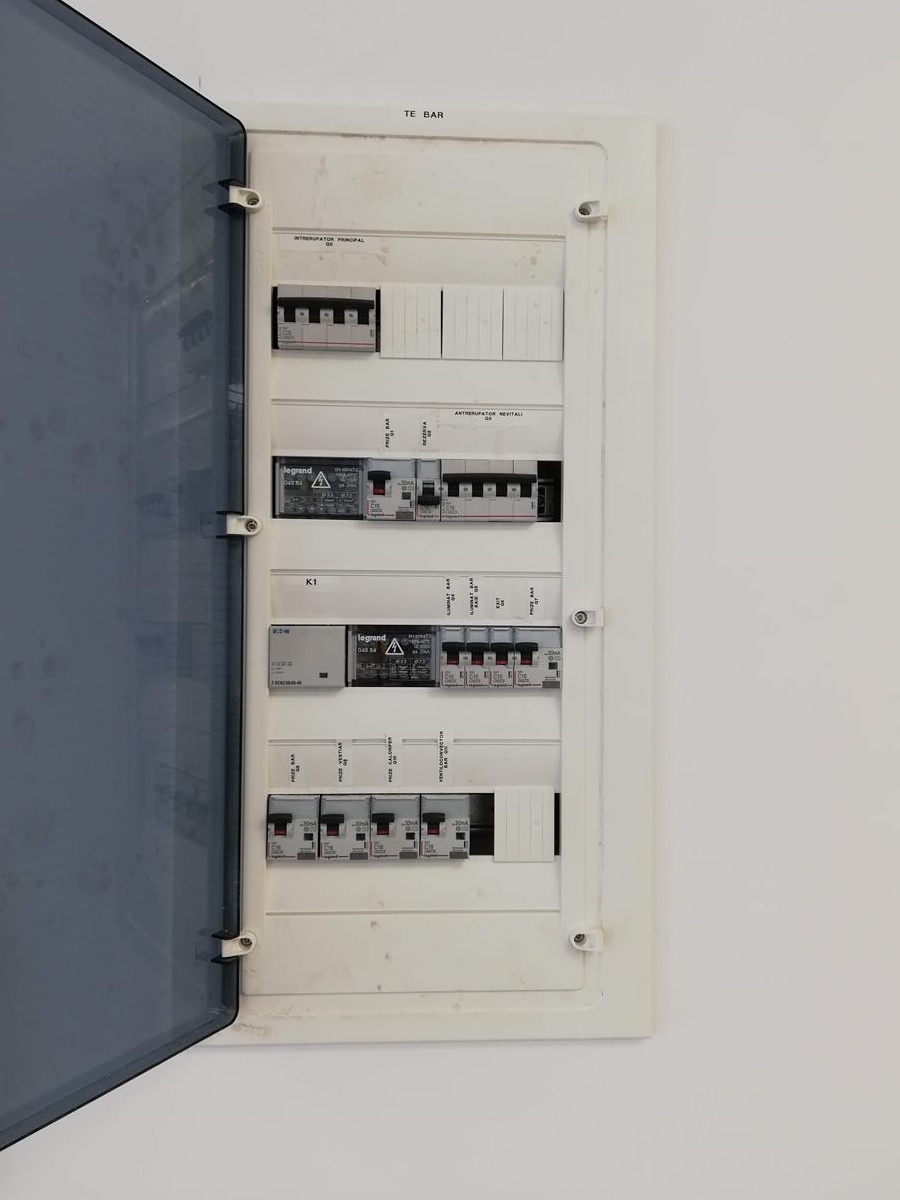 Servicii in domeniul electric.