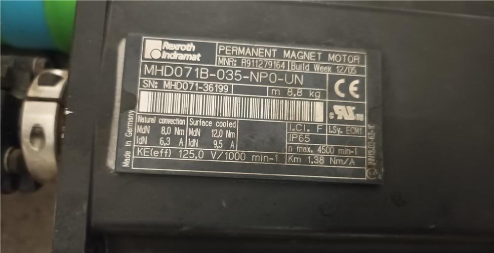 Servo motor MHD071B-035-NPO-UN permanent magnet motor marca Rexroth funcțional.