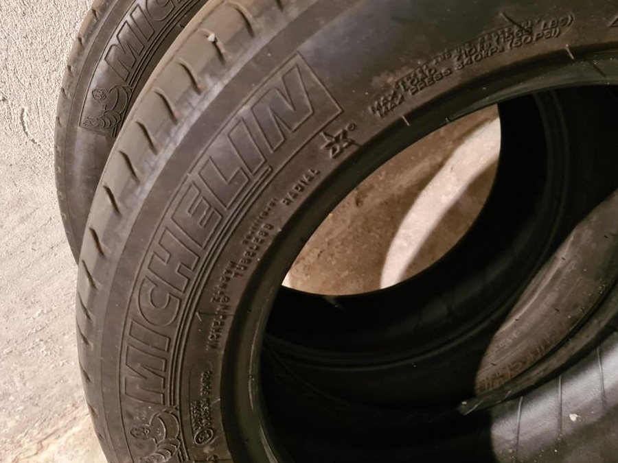 Set 2 cauciucuri Michelin 205/60 R16 stare buna.