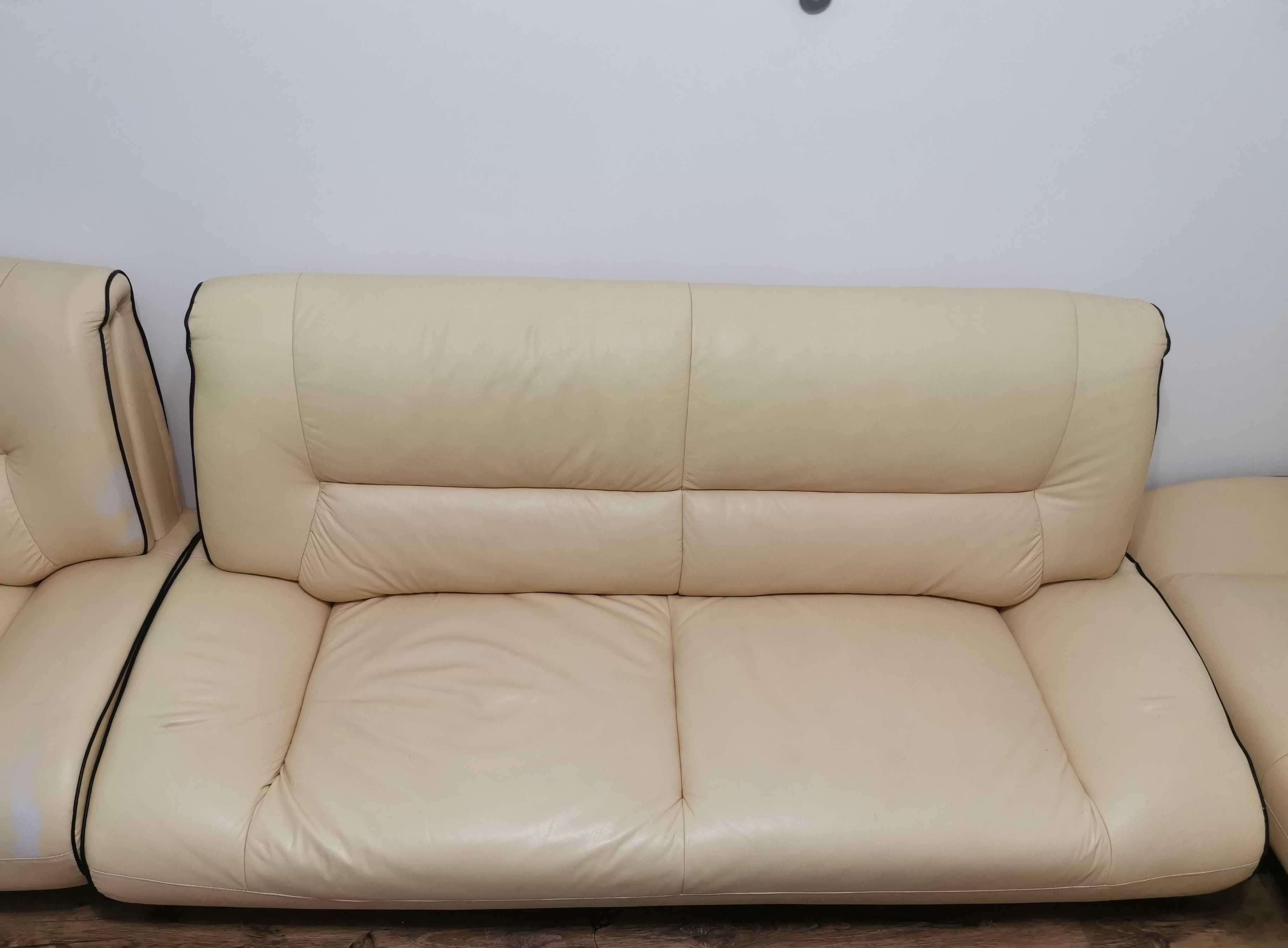 Set 3 canapele piele si masă de sticlă