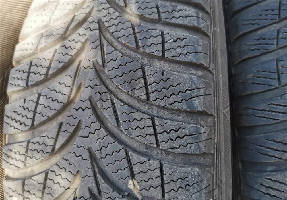 Set 4 bucati jante tabla Seat/VW cu anvelope iarna 185/60 R15 Goodyear