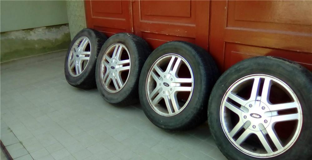 Set  de 4 roti originale Ford,pentru iarna,195/60R15