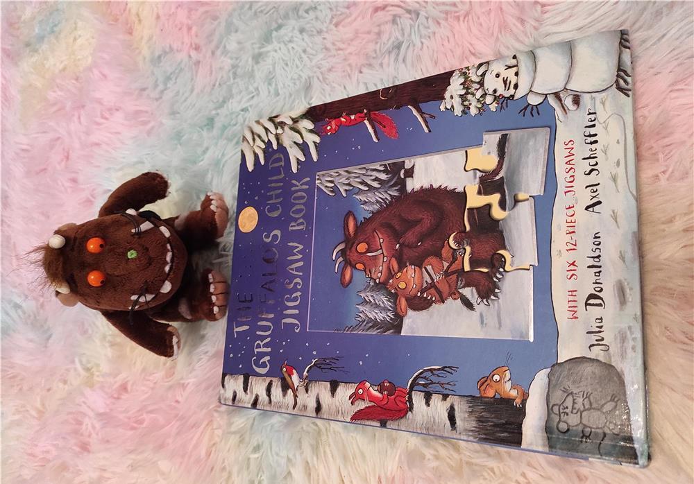 Set Gruffalo carte cu puzzle si jucărie de plus