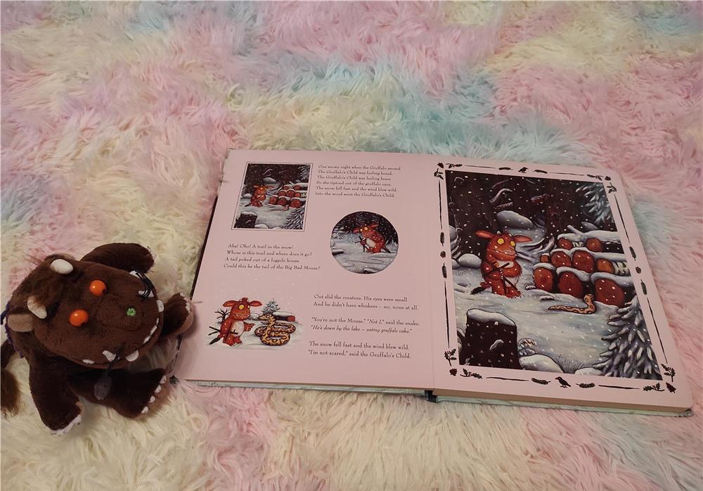 Set Gruffalo carte cu puzzle si jucărie de plus