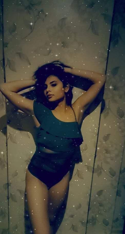 Sexi Iulia fac si deplasari doar la hotel