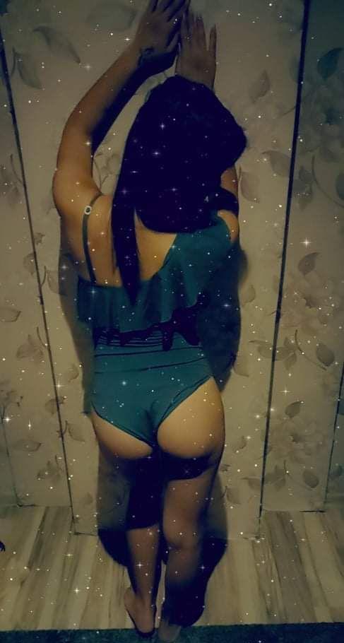 Sexi Iulia fac si deplasari doar la hotel