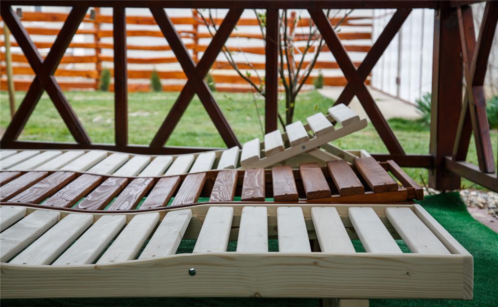 Sezlong pentru plaja cu rotile
