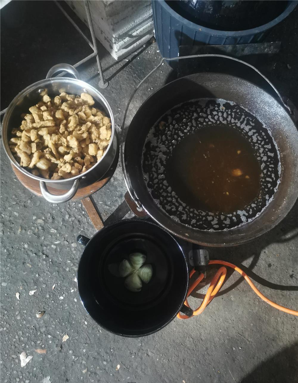 Sferturi porc mangalița, untura, jumări
