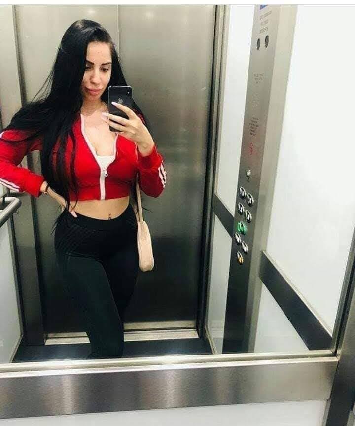 Show pe whatsapp si skype te aștept