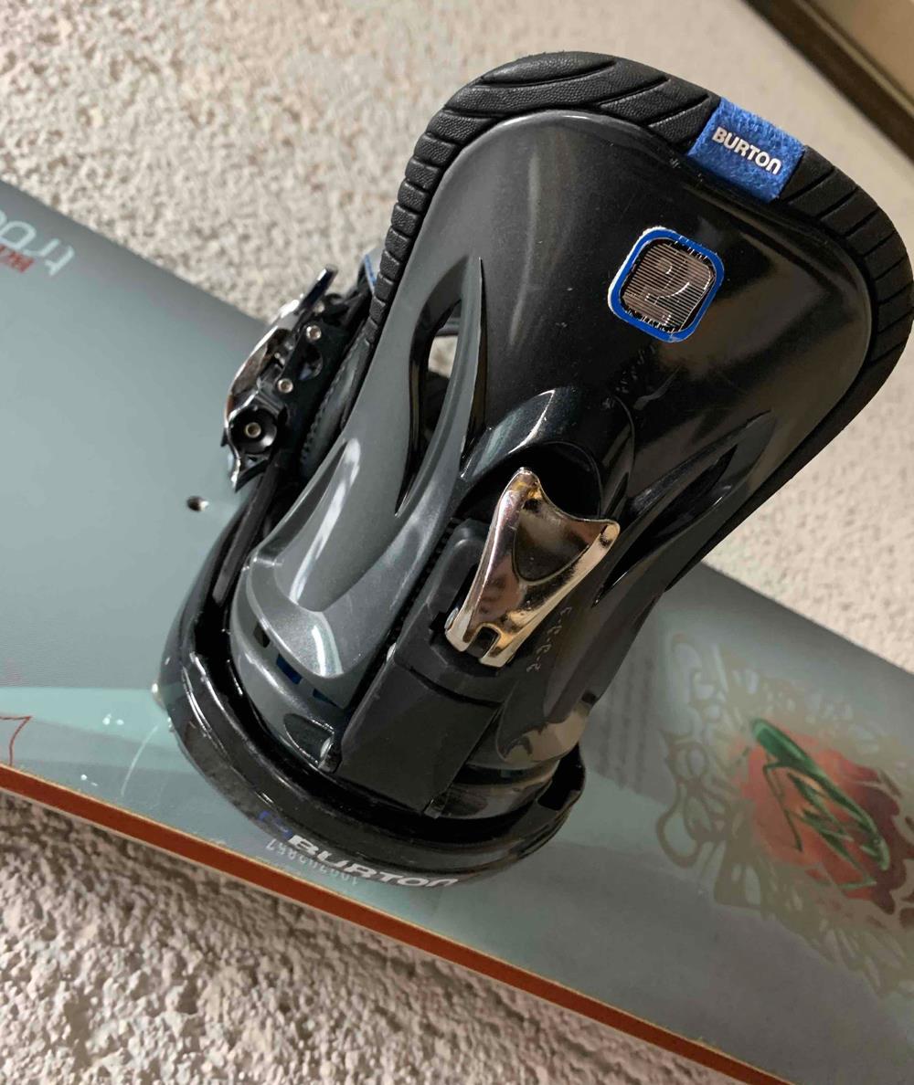 Snowboard Burton 151cm + Legaturi Burton P1 - Dama