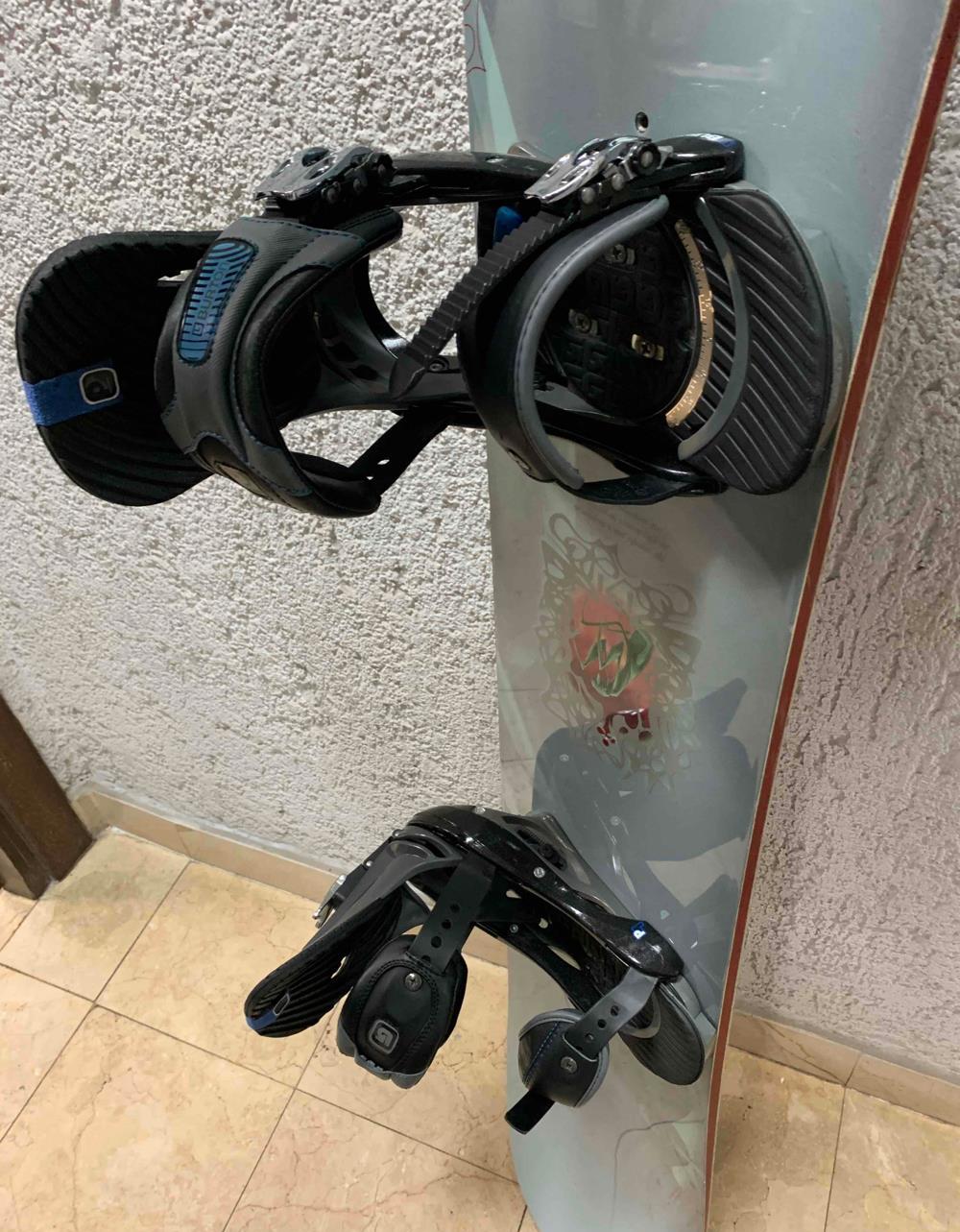 Snowboard Burton 151cm + Legaturi Burton P1 - Dama