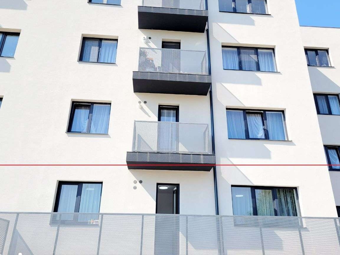 Spatii comerciale de 55 mp utili si terasa de 20 mp COMUNA 1 DECEMBRIE