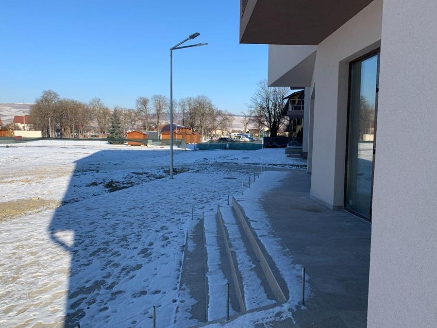 Spatii Comerciale de inchiriat in zona Parc Poligon Floresti - cu VAD si deschidere  buna