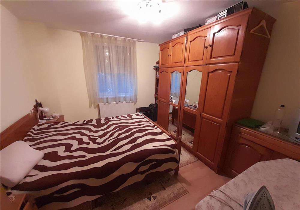 Spatios, amenajat, etaj intermediar.