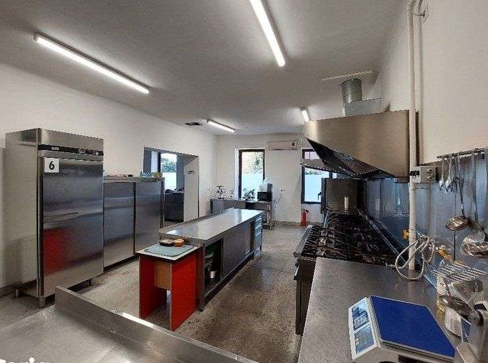 Spatiu autorizat pentru alimentatie publica, str. Motilor