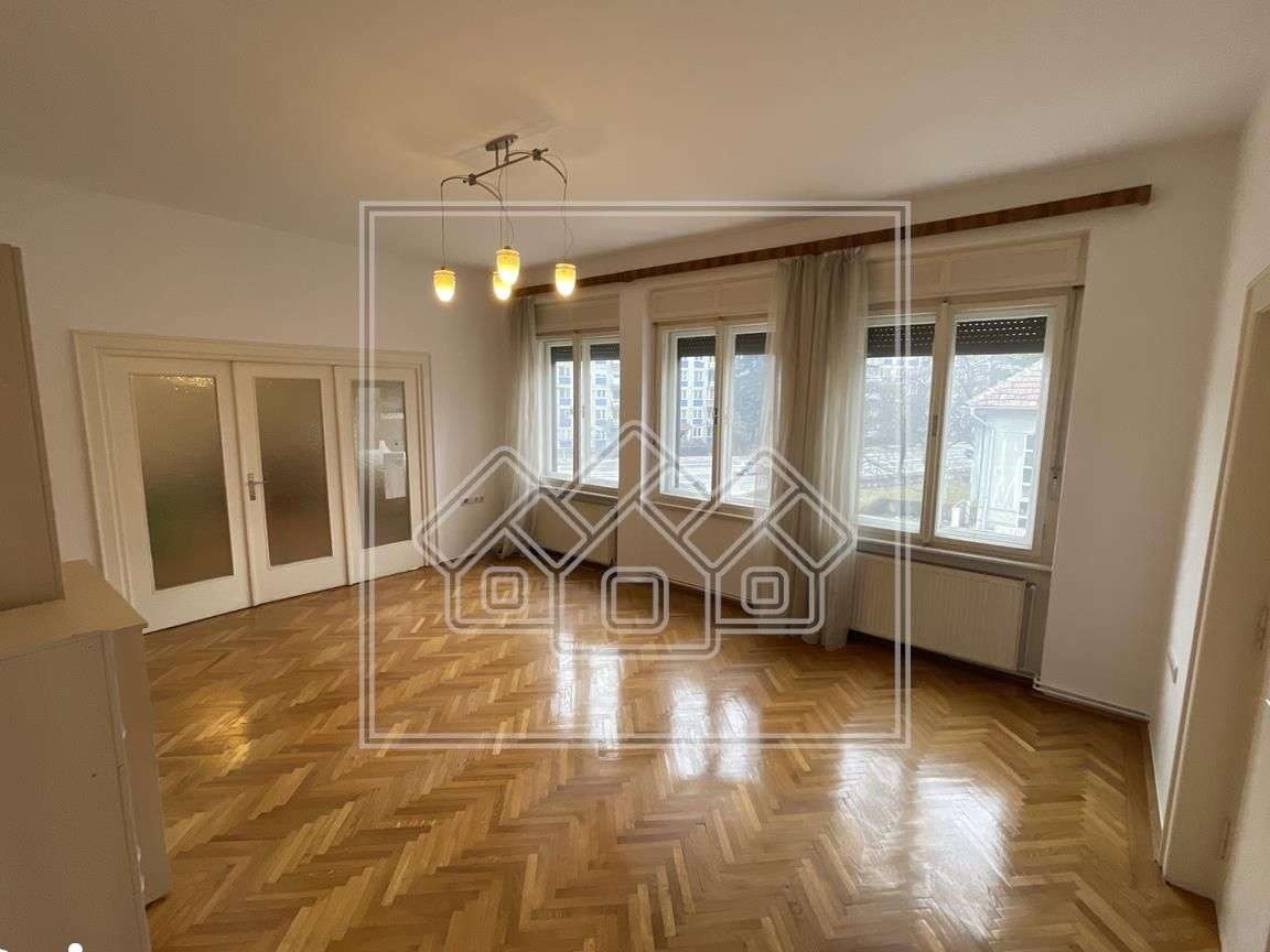 Spatiu birouri - Central - curte 150 mp