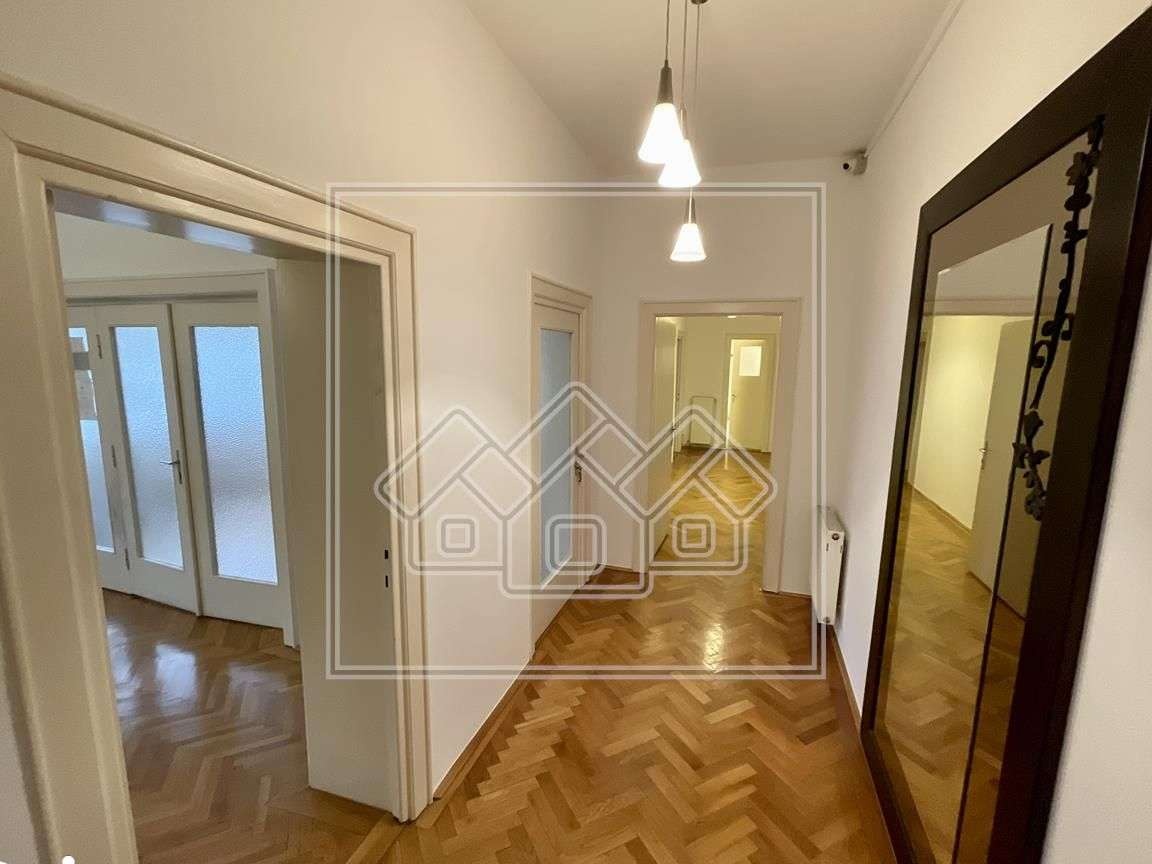 Spatiu birouri - Central - curte 150 mp