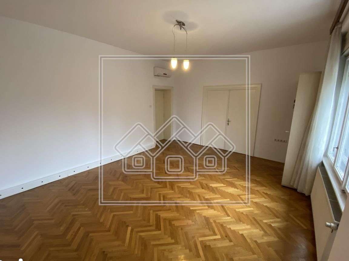 Spatiu birouri - Central - curte 150 mp