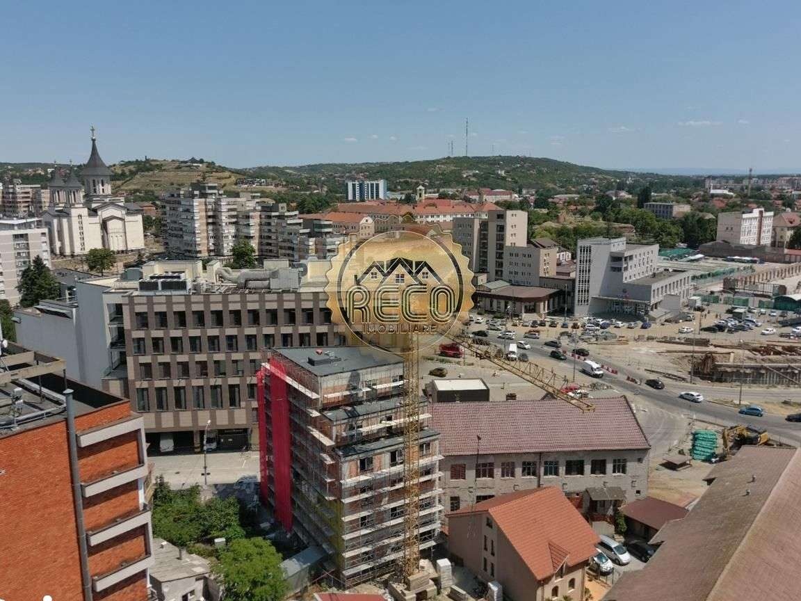 Spatiu birouri de inchiriat Ultracentral, cu terasa, la etajul 5 intr-