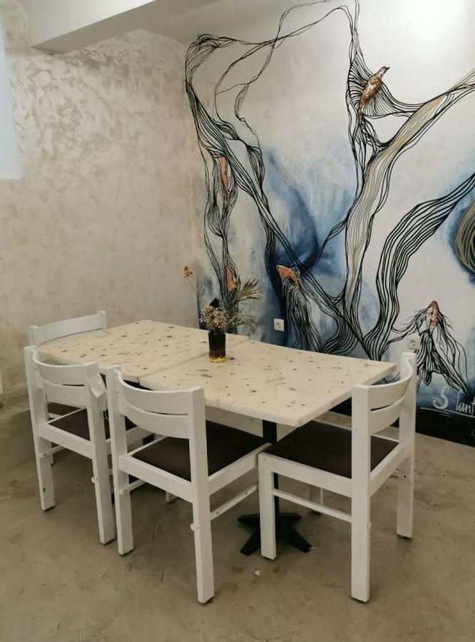Spatiu central langa hotel Victoria in clădirea cu Prefectura Cluj