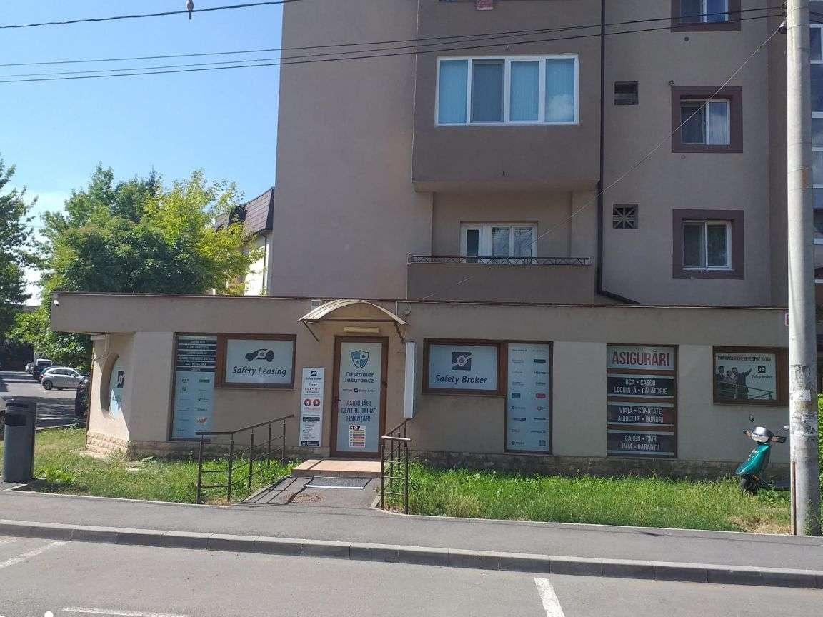 spatiu central zonă cabinete medicale, birouri