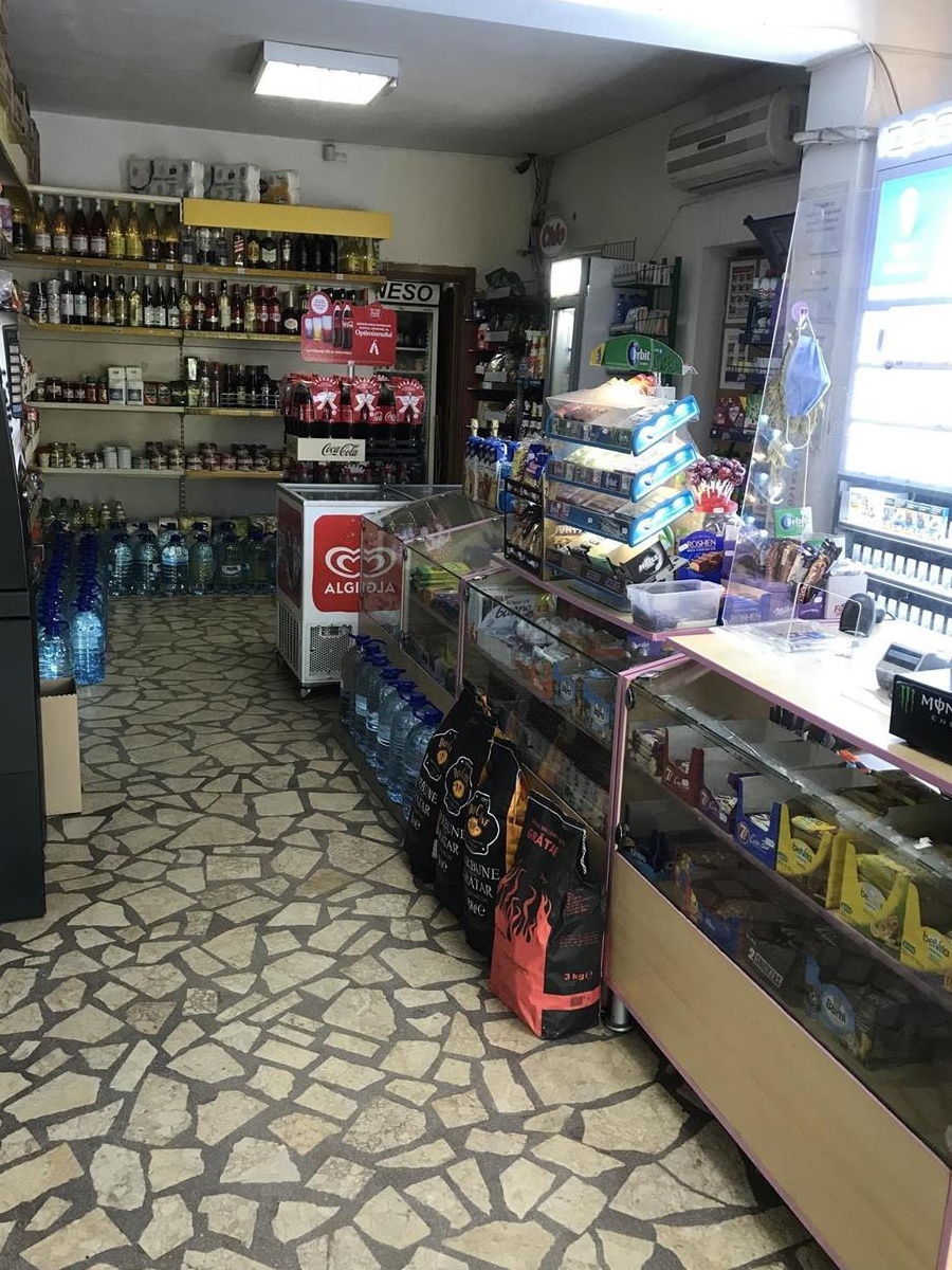 Spatiu com / casa - Sos Petricani