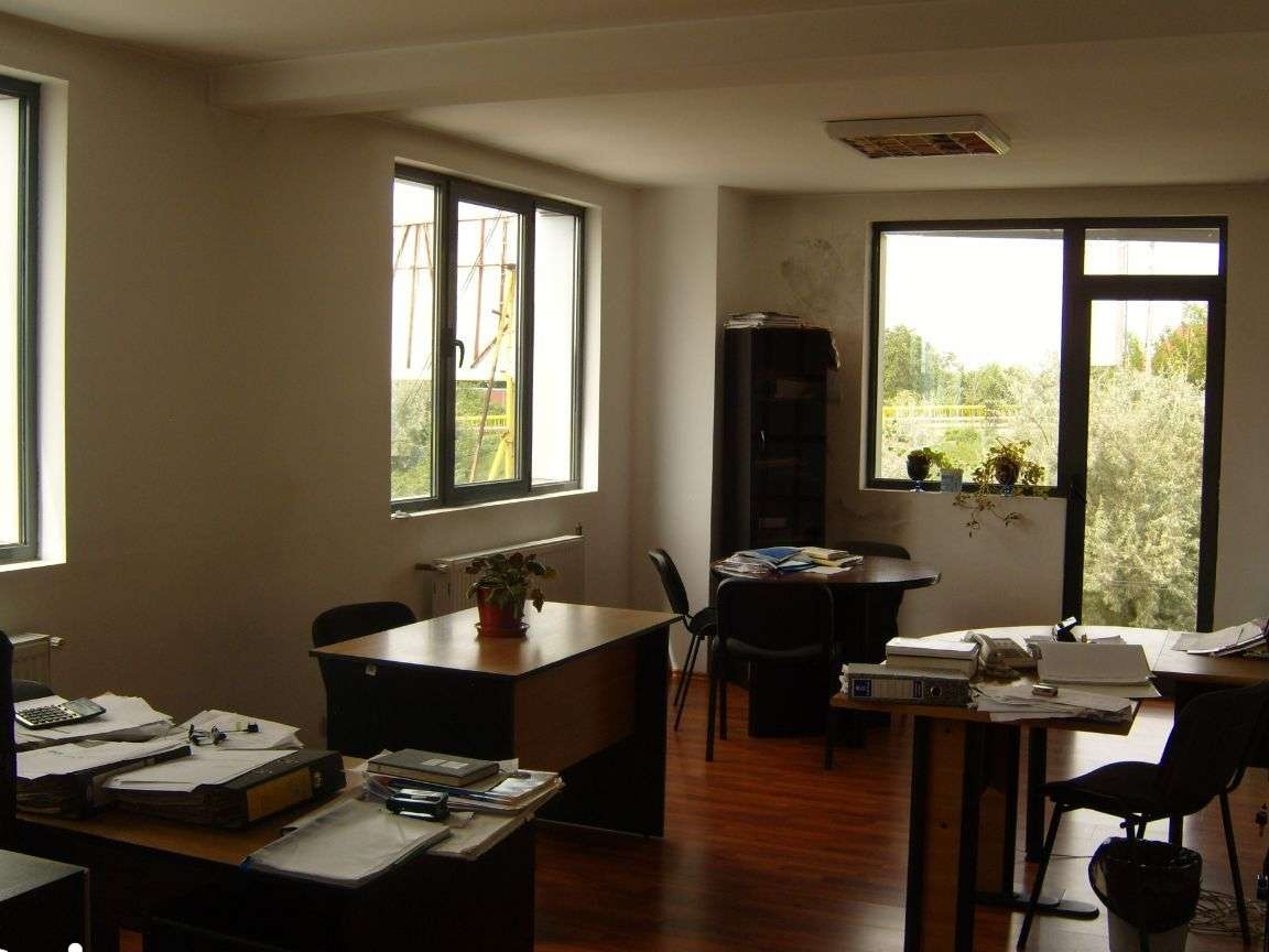 Spatiu Comercial, 1 000 m²,