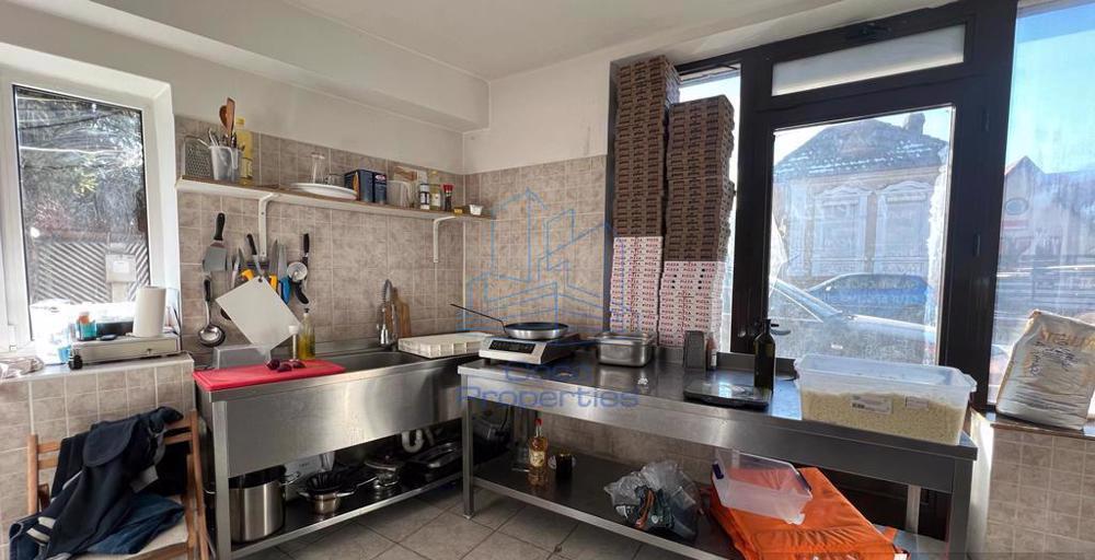Spatiu comercial 75 mp, stradal - in zona centrala