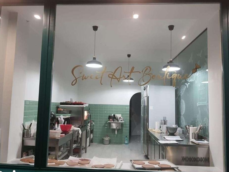 Spatiu comercial amenajat cofetarie - laborator, Scriitorilor
