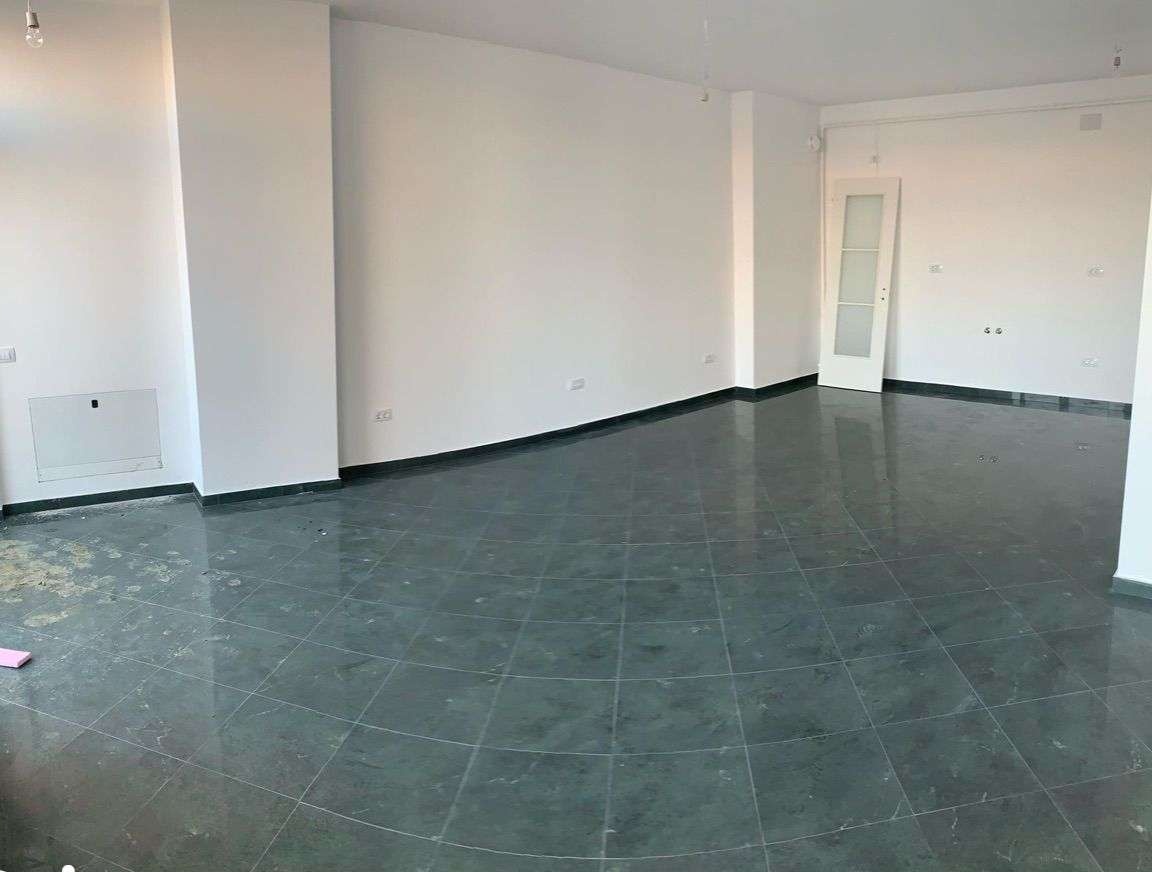 Spatiu Comercial-Cartierul visoianu/74000 euro