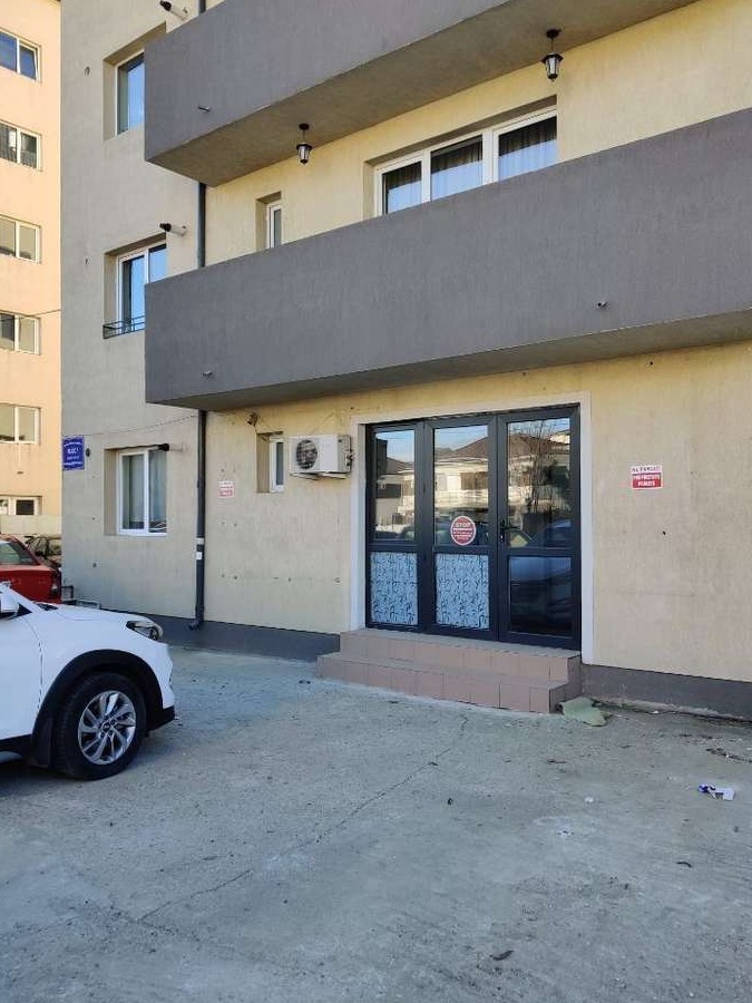 Spatiu comercial cu 3 locuri de parcare