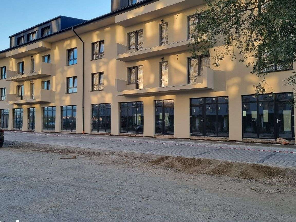 Spatiu comercial cu vitrina 76 mp