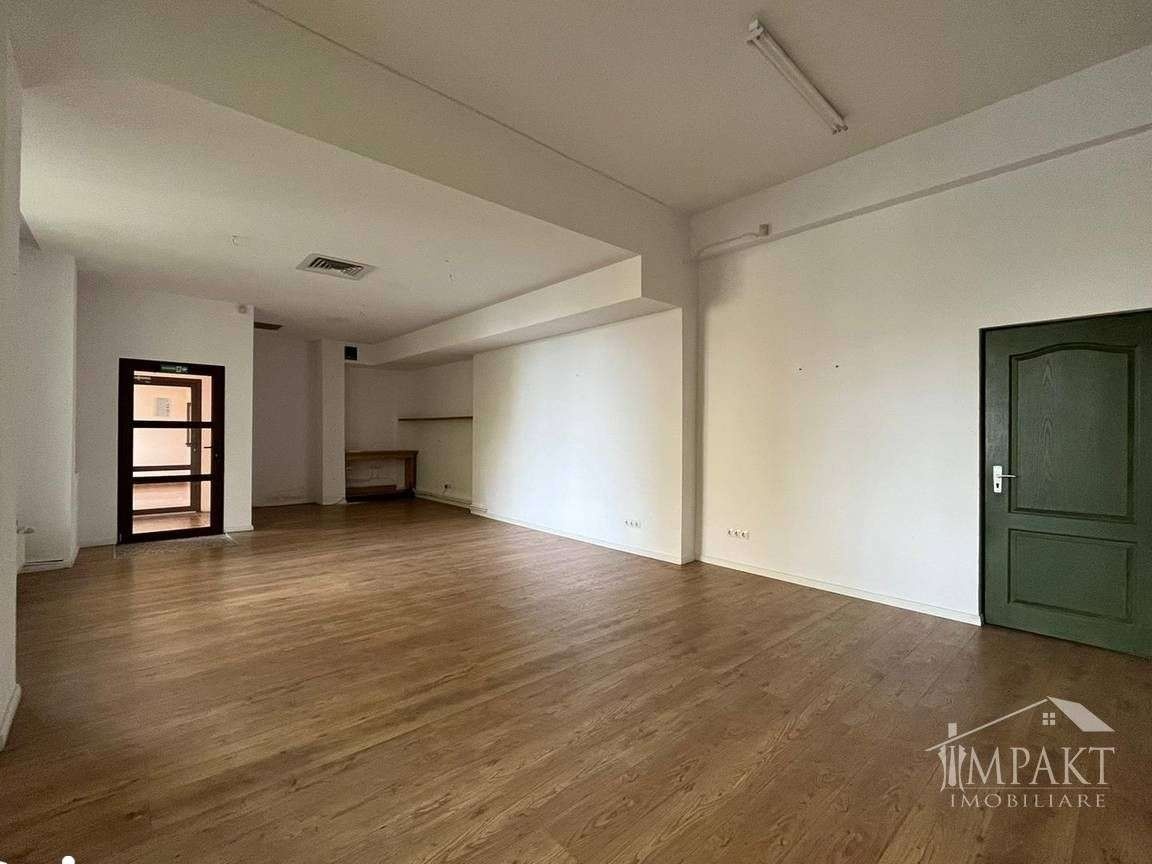 Spatiu comercial cu vitrina la strada, zona Interservisan