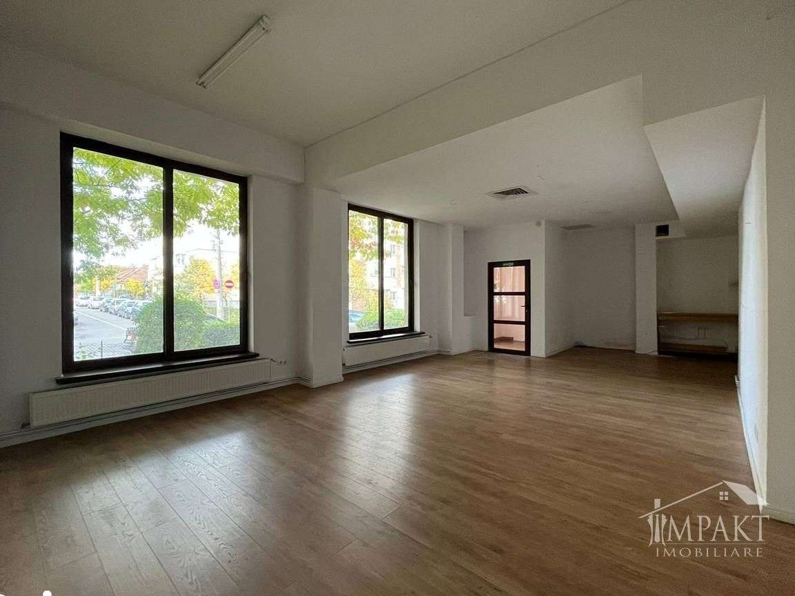 Spatiu comercial cu vitrina la strada, zona Interservisan